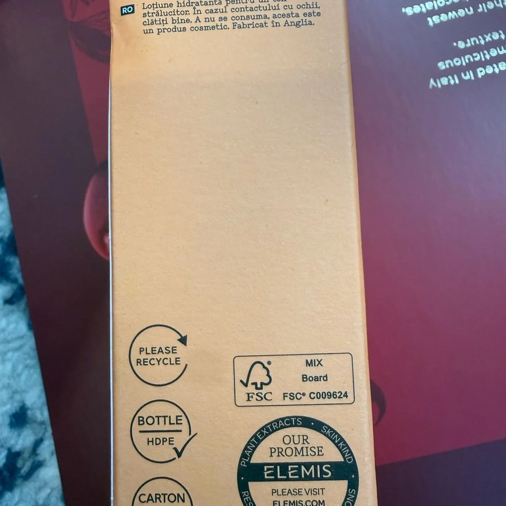 ELEMIS Superfood Glow Priming Moisturiser - Peach Orange Box